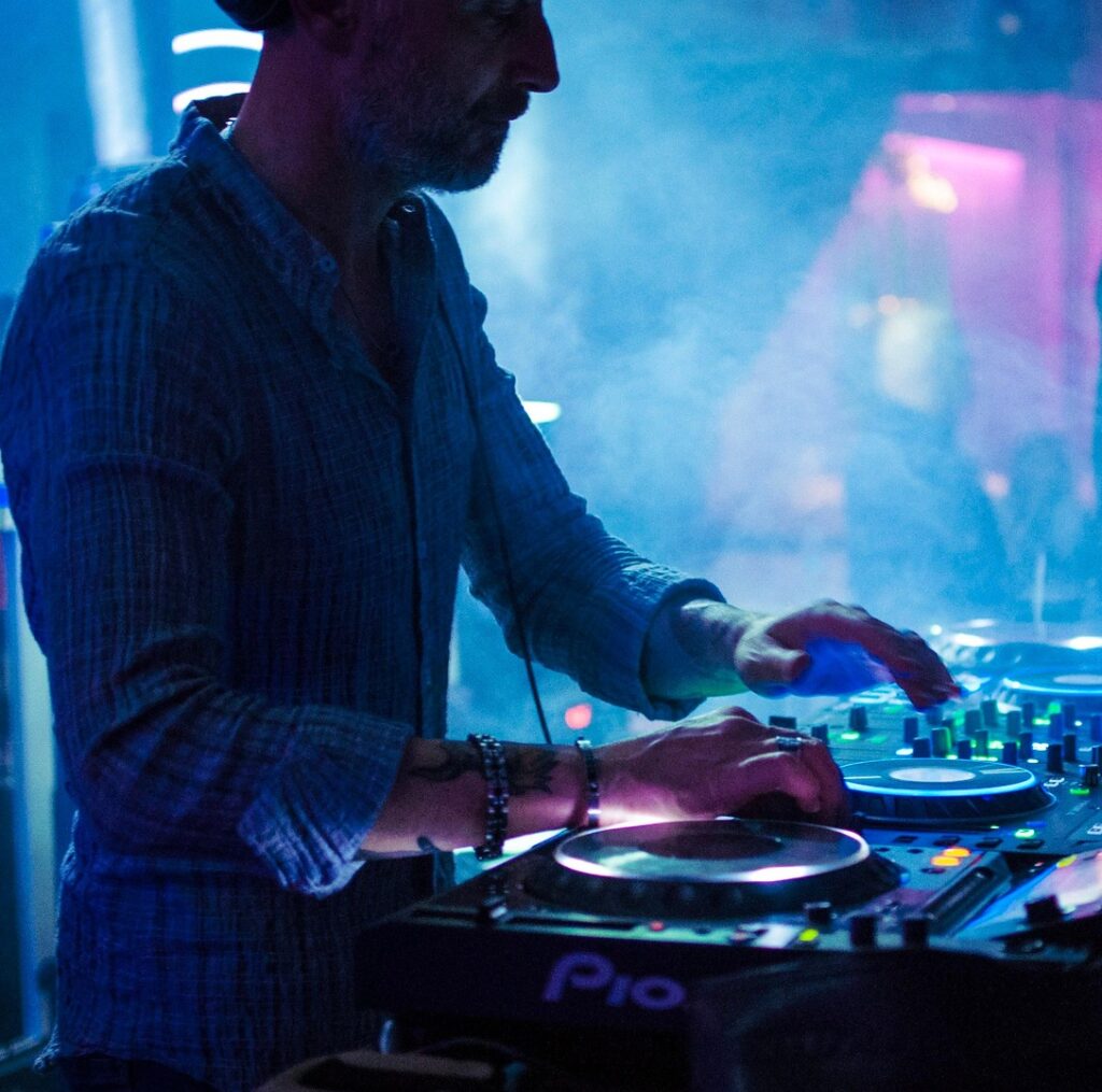 fracast167 nightclub 6686682 1920